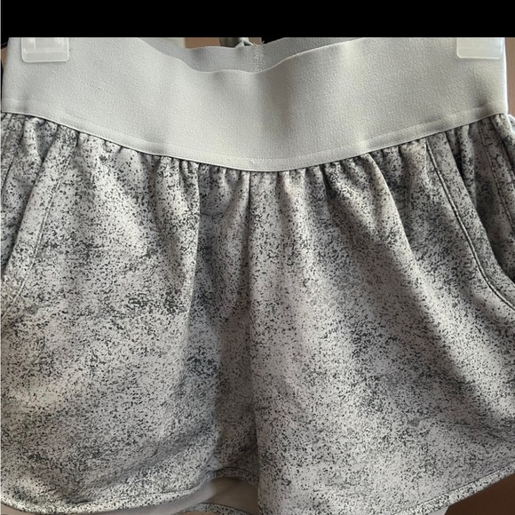 Gymshark High Rise Shorts - Picture 2 of 3